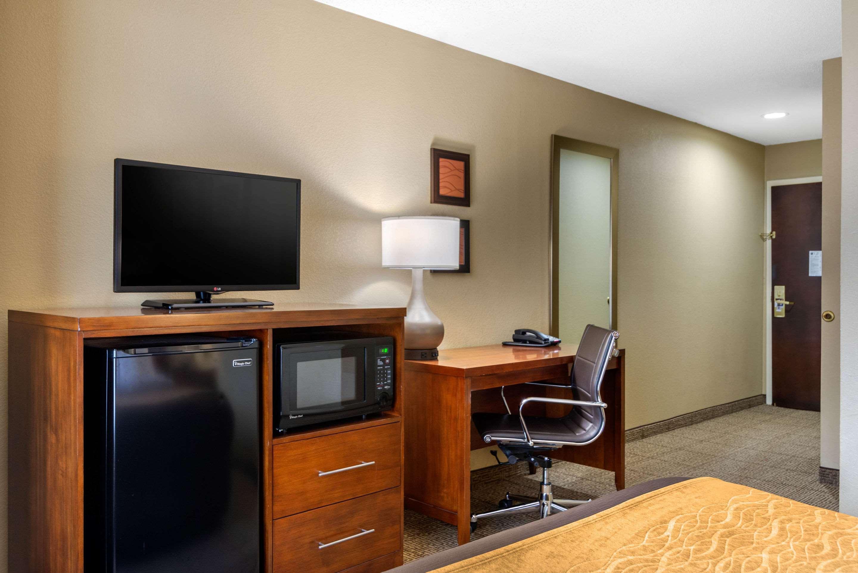 Comfort Inn & Suites Peachtree Corners Норкрос Екстериор снимка