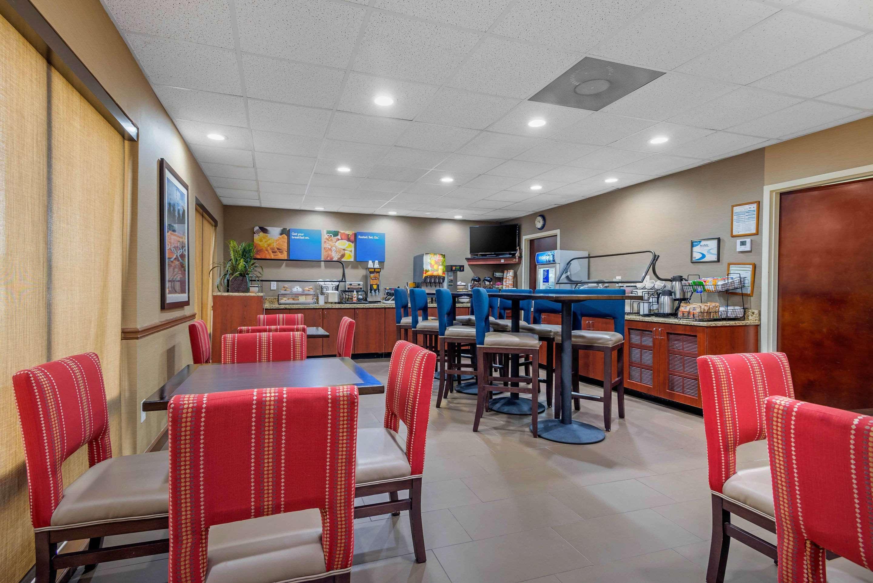 Comfort Inn & Suites Peachtree Corners Норкрос Екстериор снимка